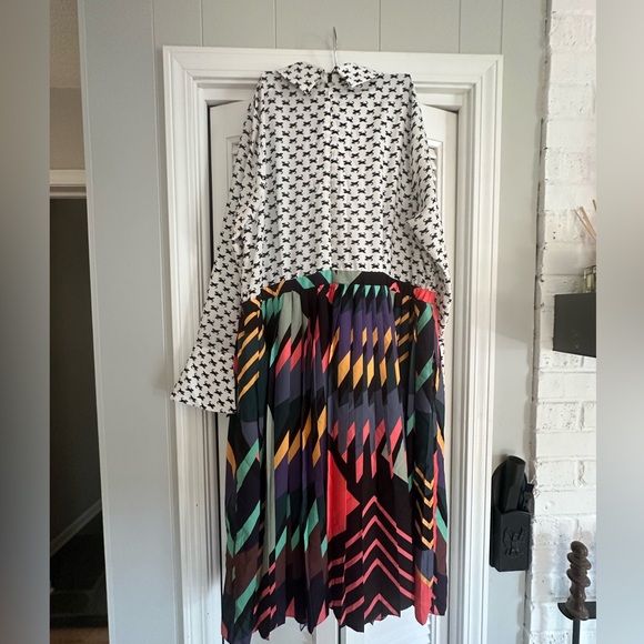 Eloquii multi print dress. Lost the bowtie.
Super cute!
Size 18 - Picture 3 of 4